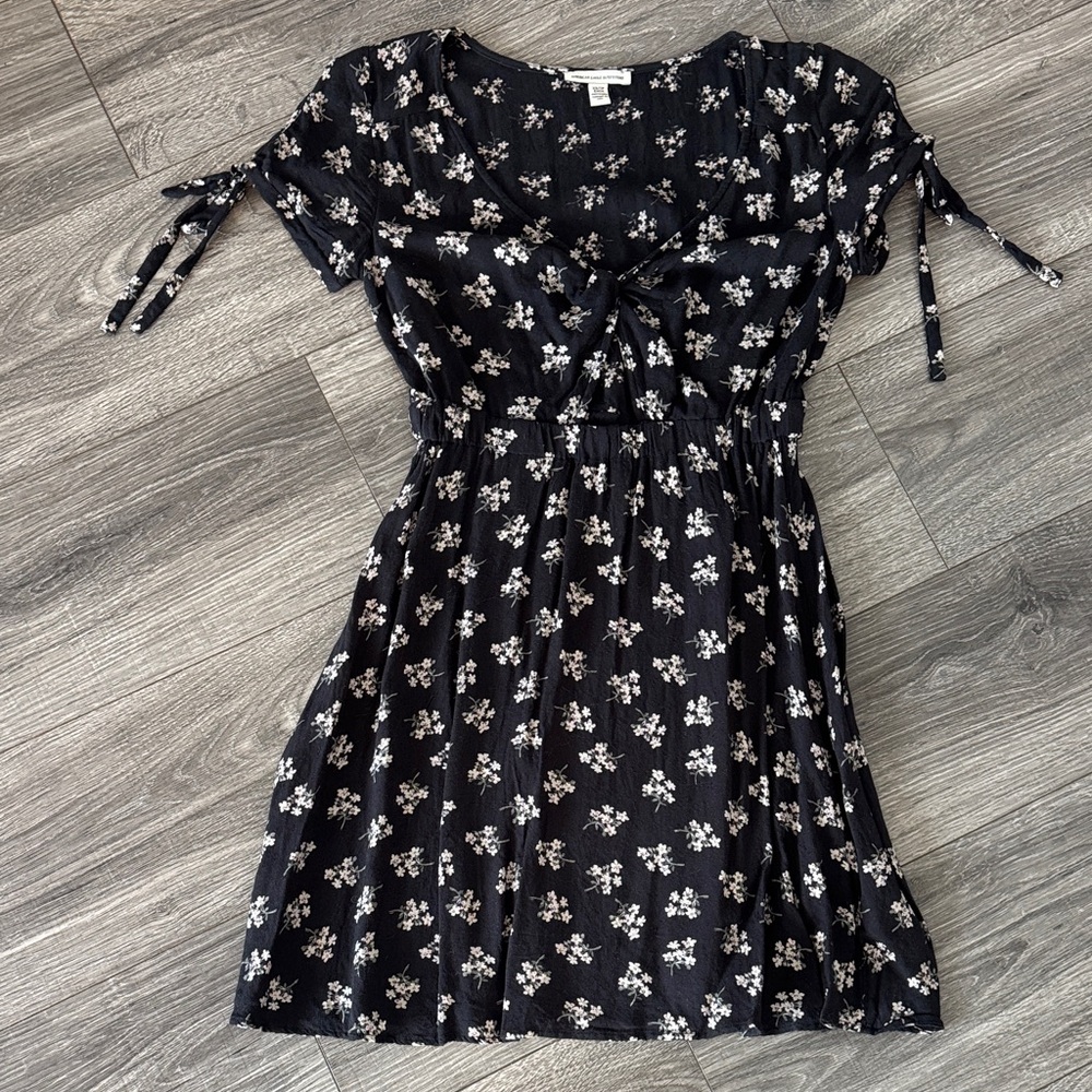 American Eagle Outfitters Black Floral Top